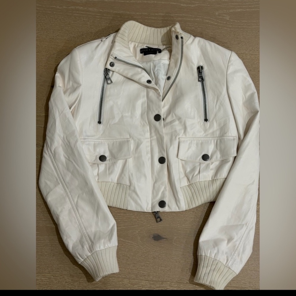 Alice + Olivia Women's Ria Vegan Leather Jacket size Small off white - Picture 4 of 9